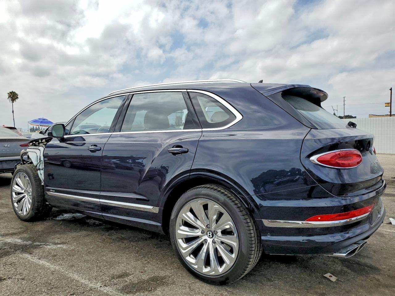 2025 Bentley Bentayga - zdjęcie 2