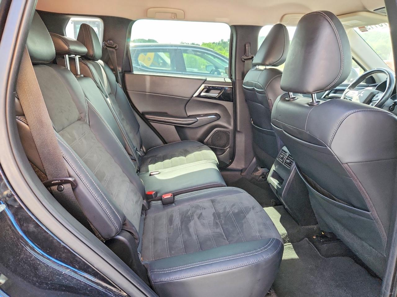 2022 Mitsubishi Outlander Se - zdjęcie 11