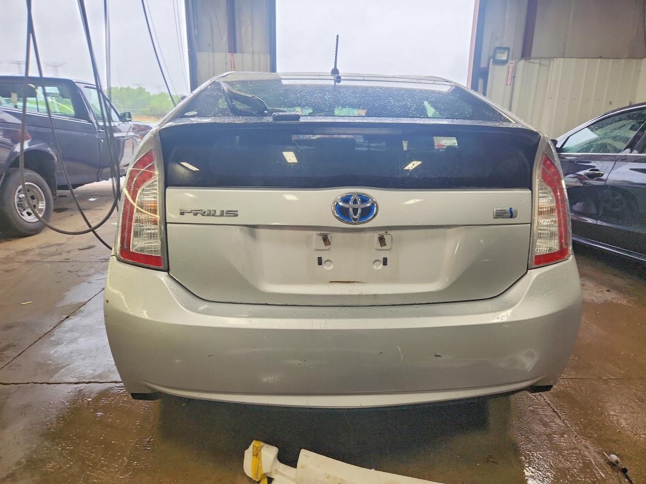 2014 Toyota Prius Two - zdjęcie 6