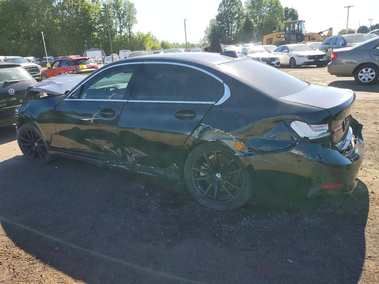 2022 BMW 330I - zdjęcie 2