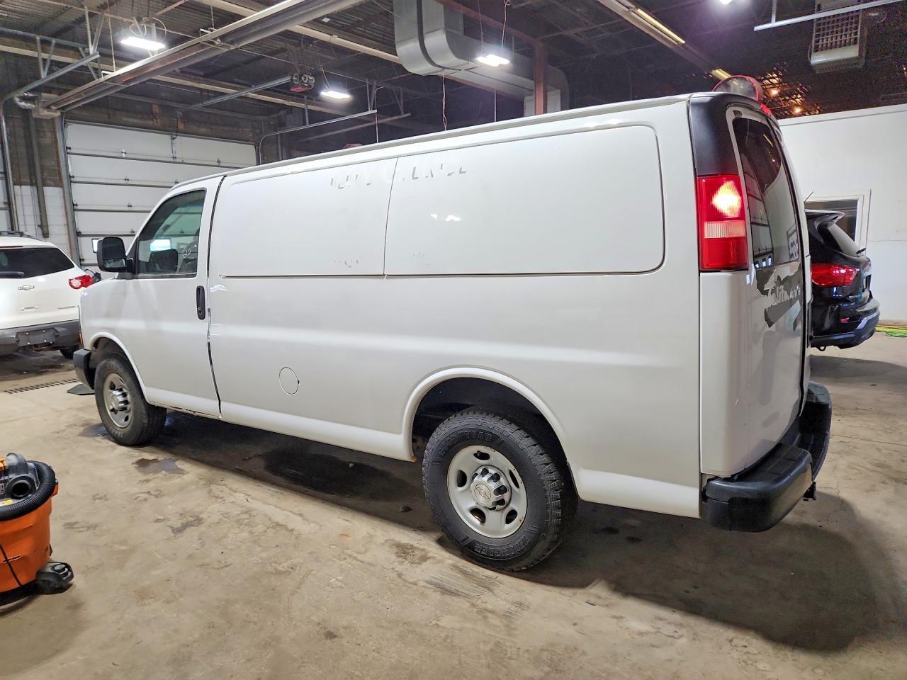 2015 Chevrolet 2500 Exp/C - zdjęcie 2