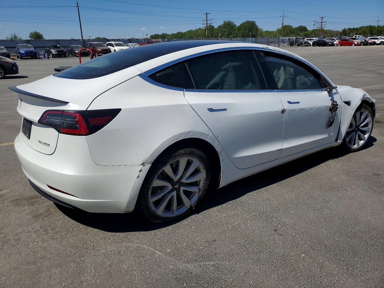 2020 Tesla Model 3 - zdjęcie 3