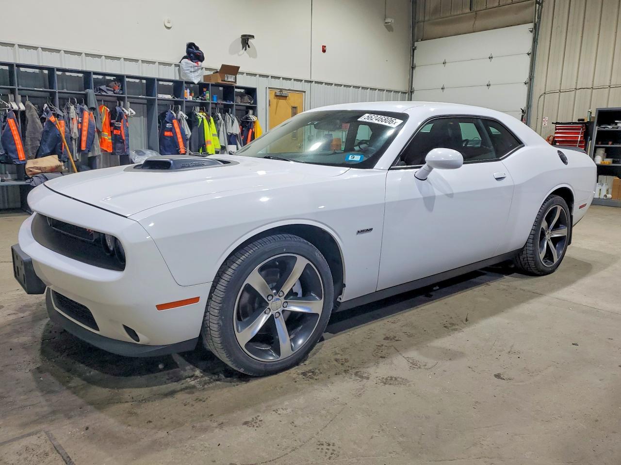 2016 Dodge Challenger R - zdjęcie główne