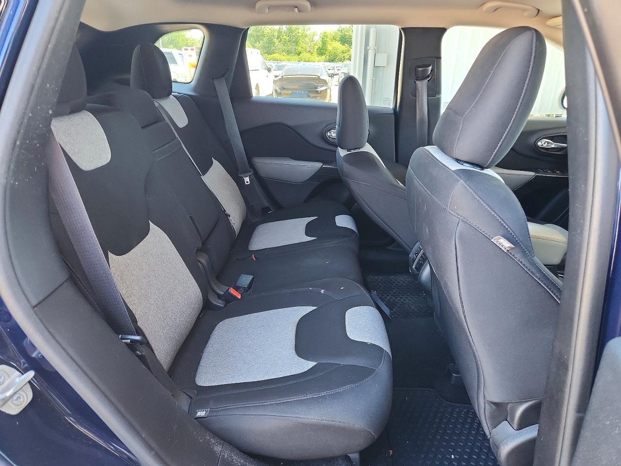 2014 Jeep Cherokee Latitude - zdjęcie 11
