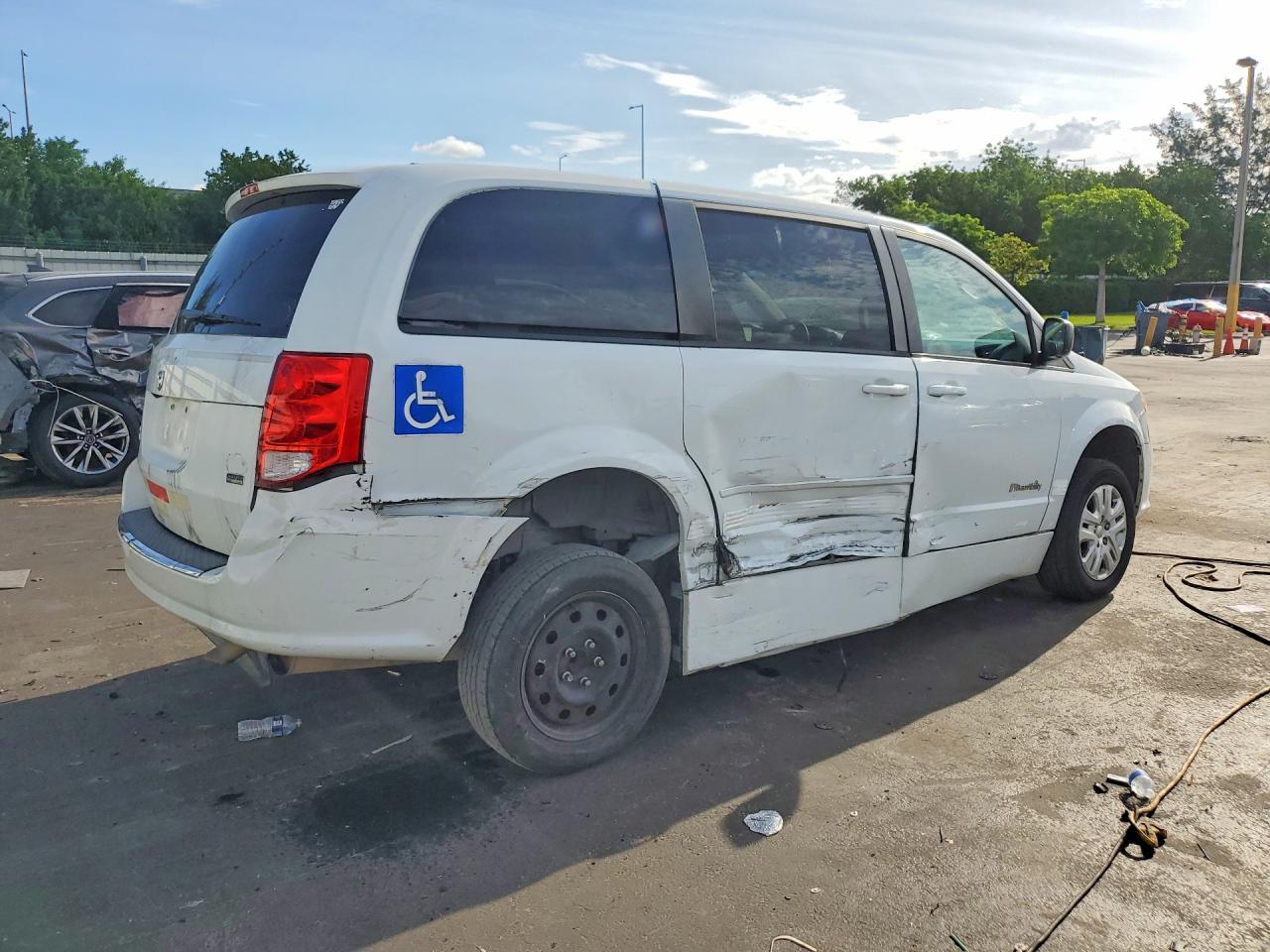 2017 Dodge Grand Caravan Se - zdjęcie 3
