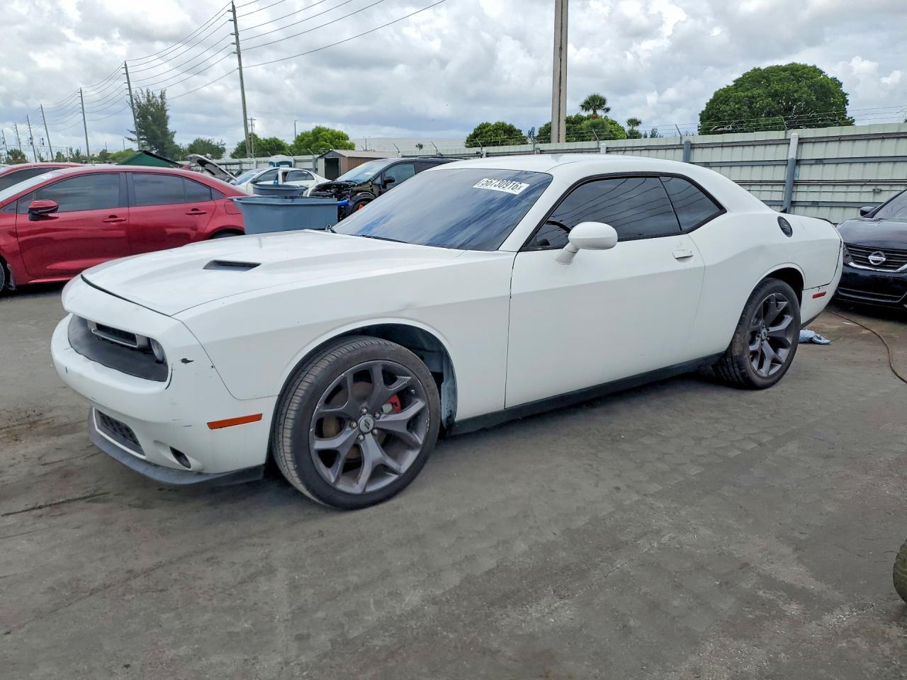 2015 Dodge Challenger Sxt - zdjęcie główne