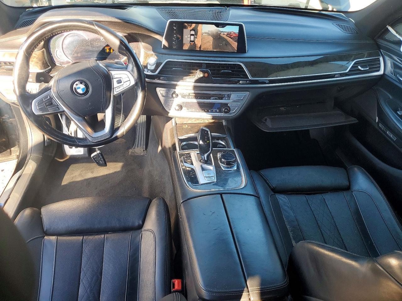 2016 BMW Seria 7 750i - zdjęcie 8