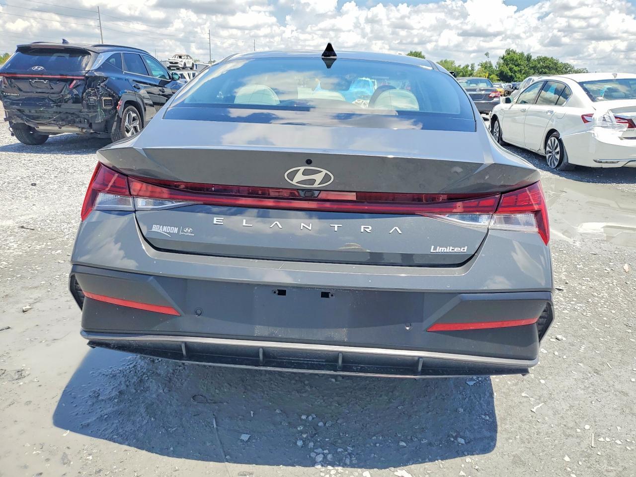 2024 Hyundai Elantra Limited - zdjęcie 6