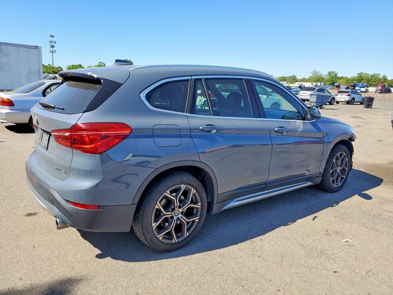 2021 BMW X1 xDrive28I - zdjęcie 3