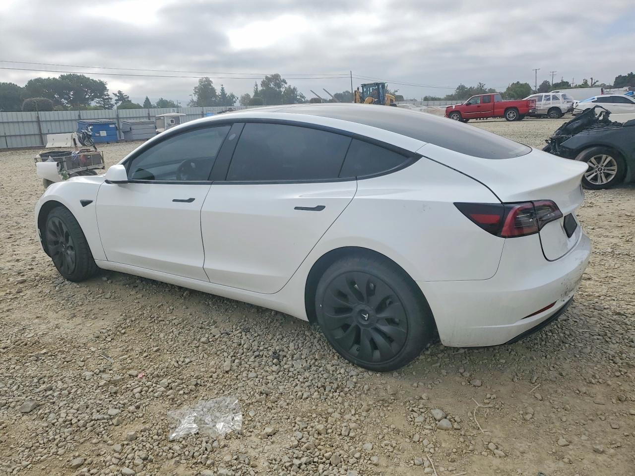 2023 Tesla Model 3 - zdjęcie 2