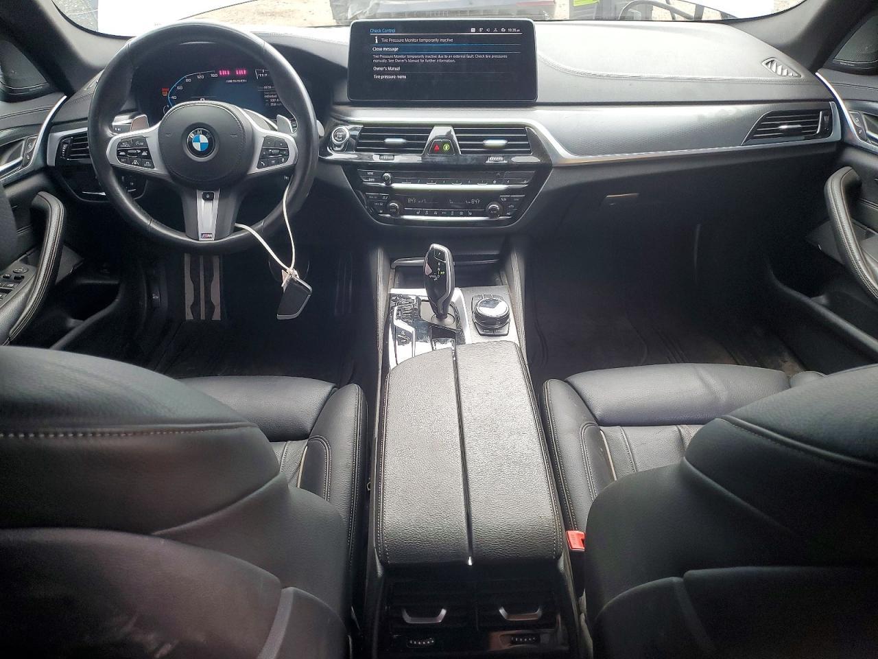 2021 BMW Seria 5 M550i - zdjęcie 8