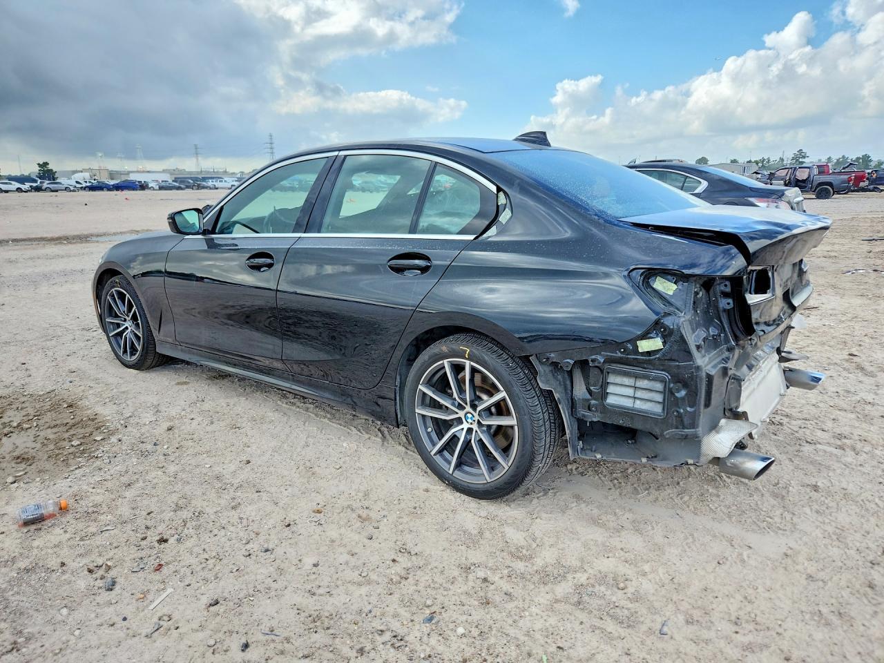 2021 BMW 330I - zdjęcie 2