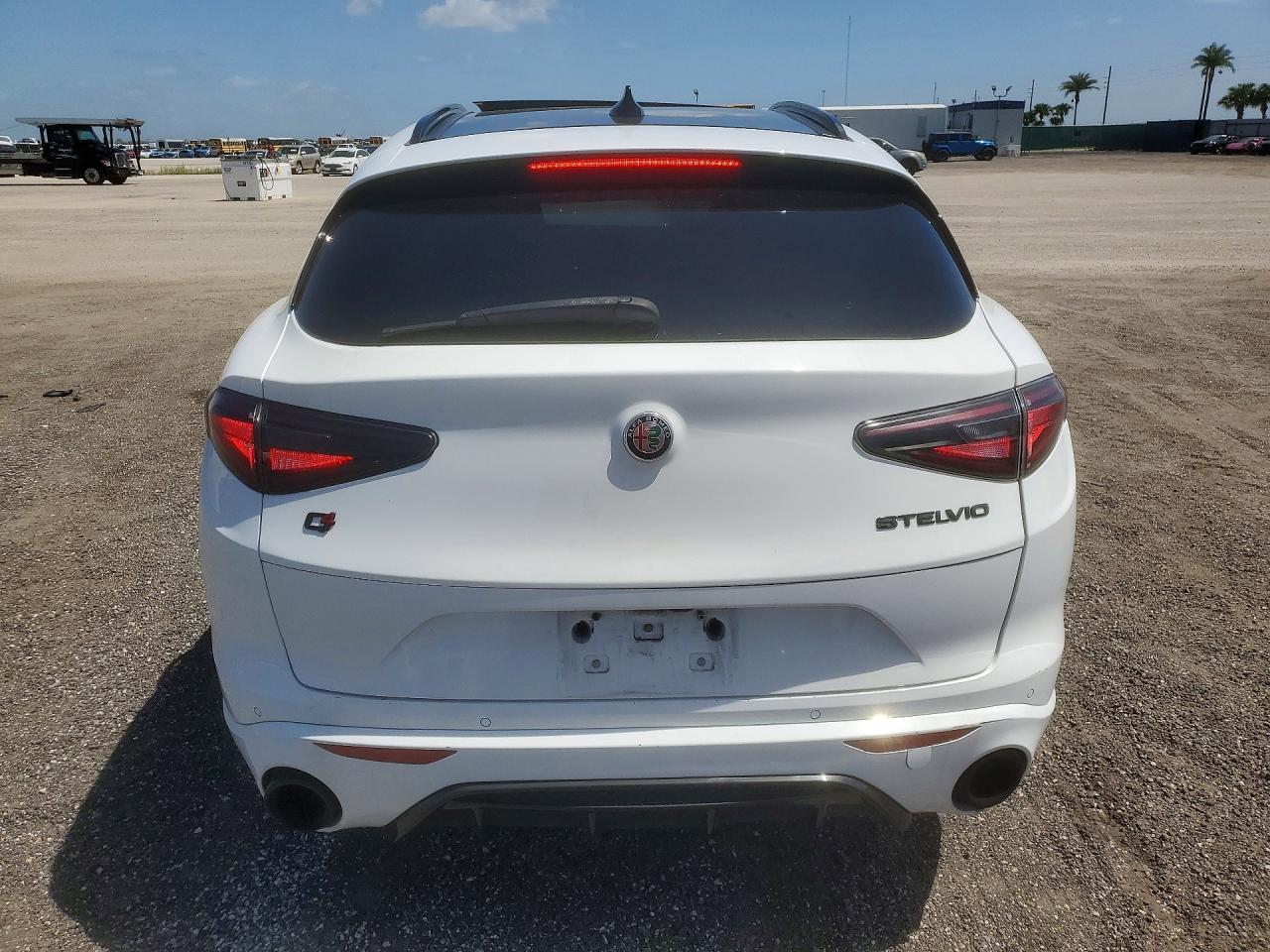 2021 Alfa Romeo Stelvio Ti - zdjęcie 6