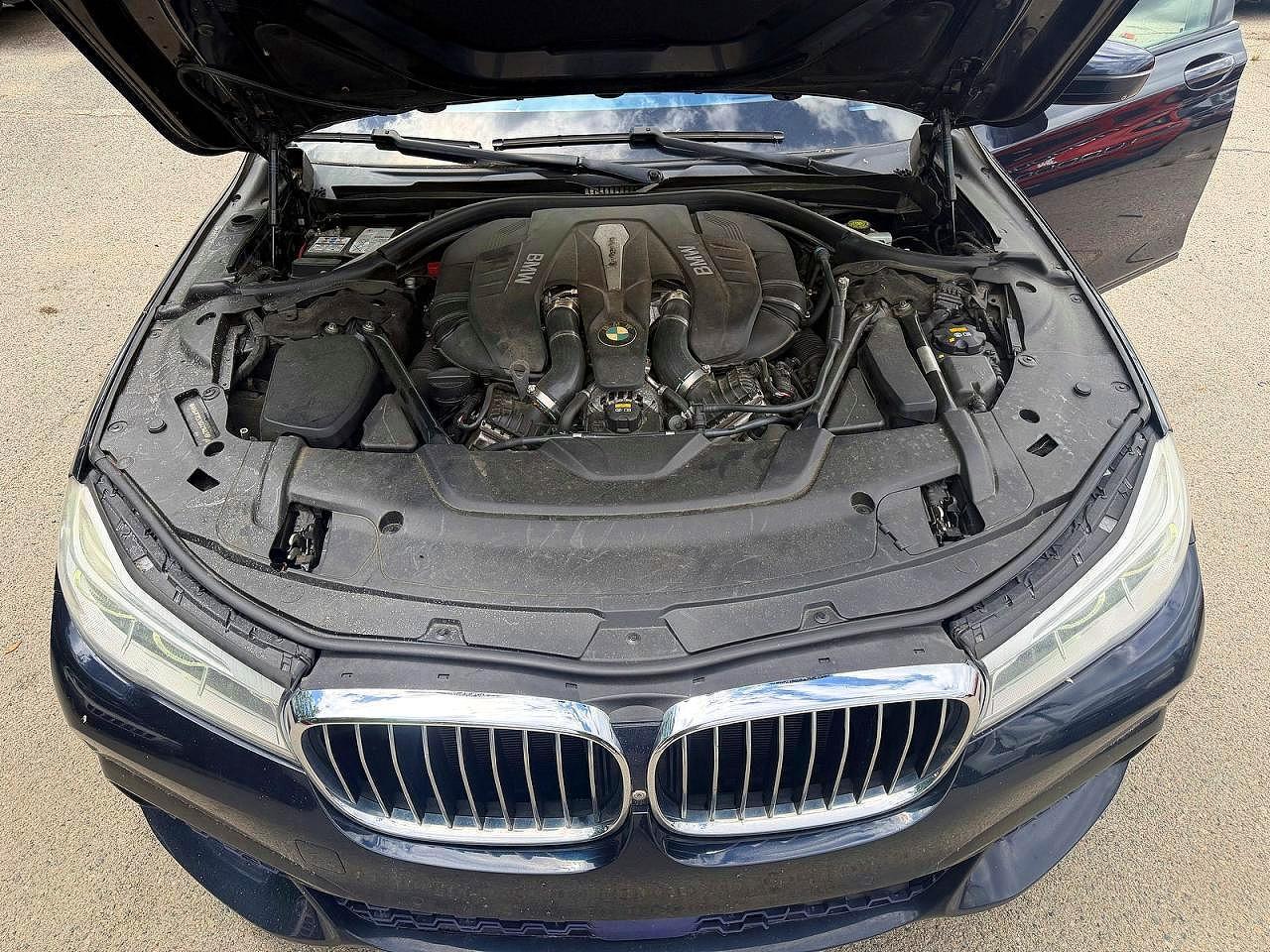 2017 BMW 750 Xi - zdjęcie 7