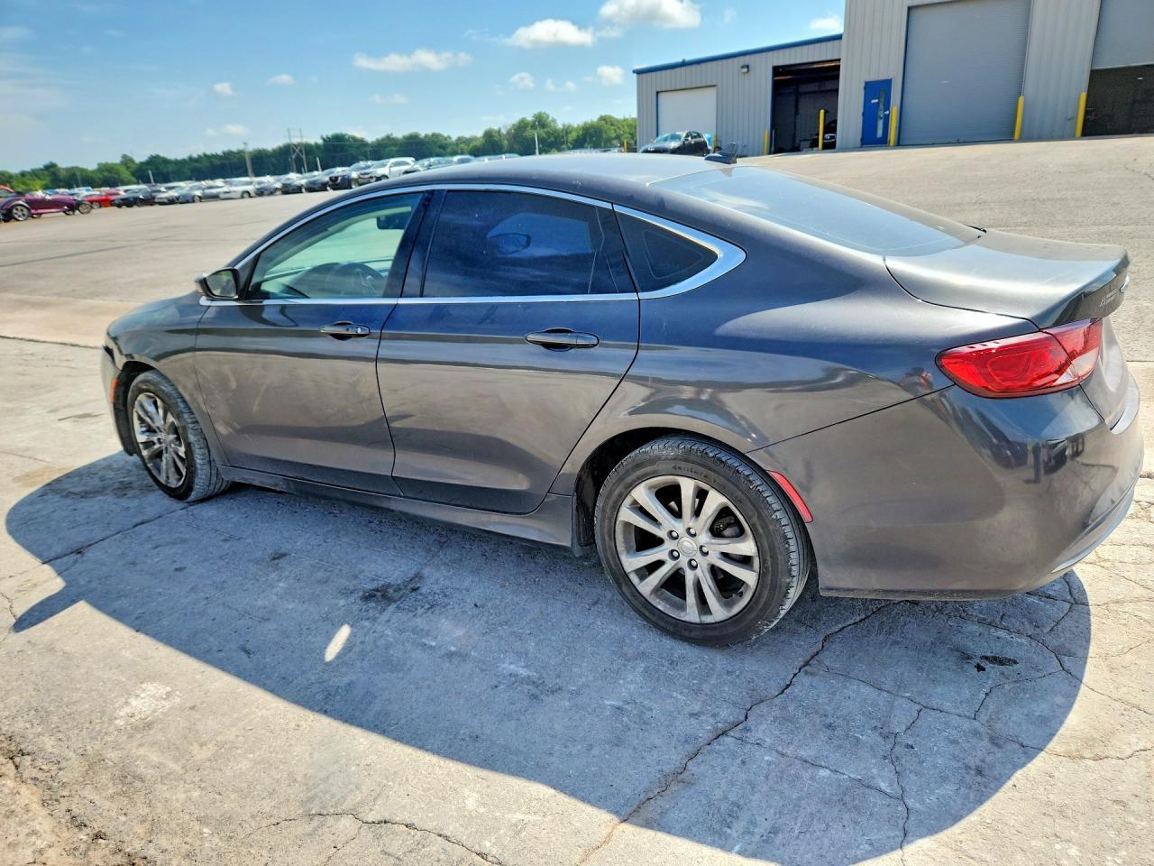 2016 Chrysler 200 Limited - zdjęcie 2