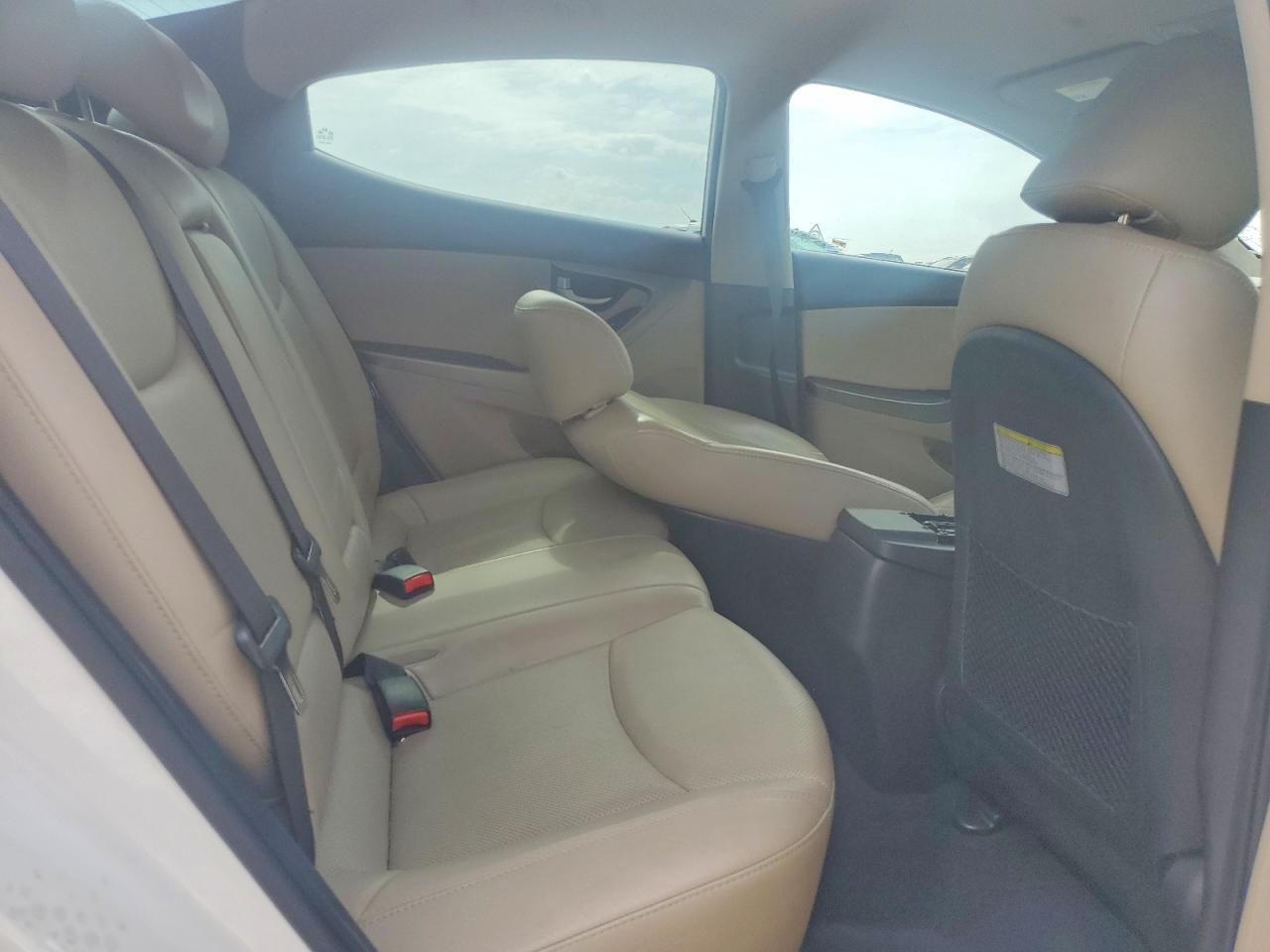 2014 Hyundai Elantra Limited - zdjęcie 10