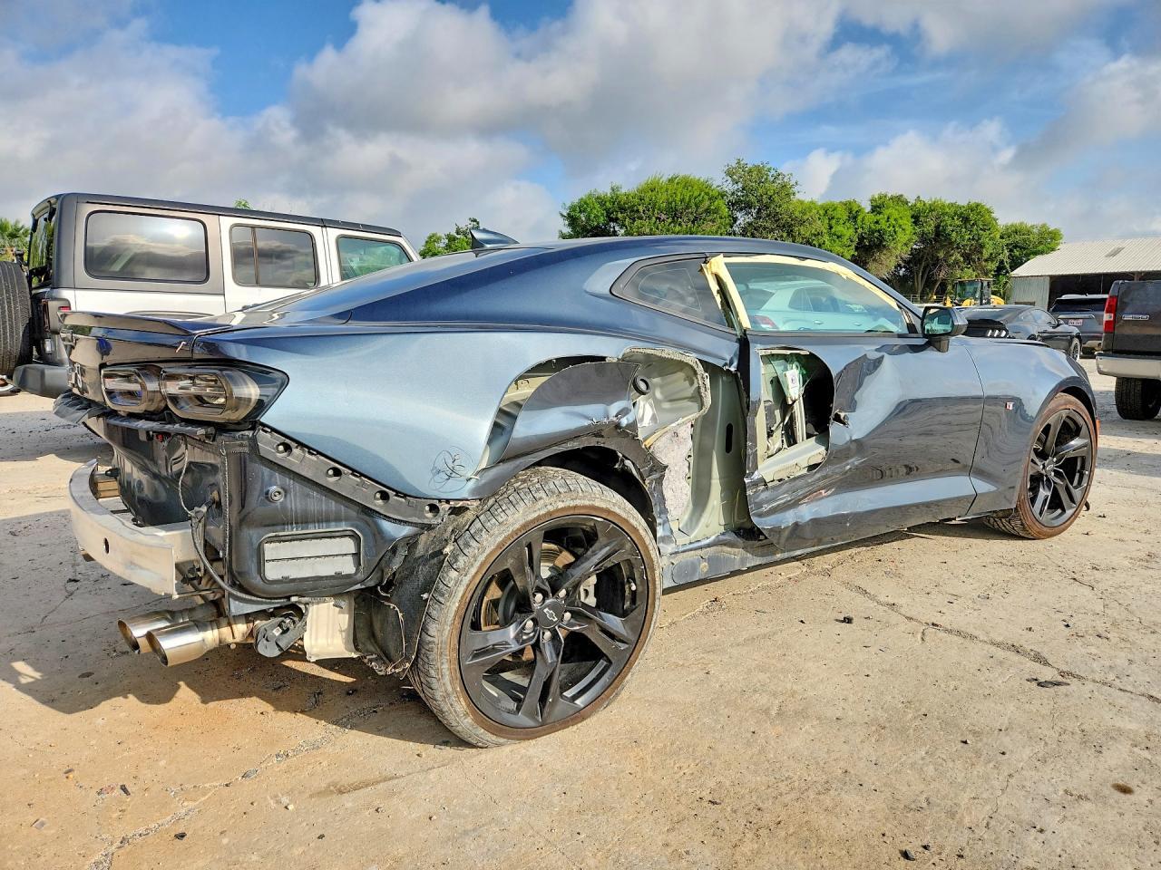 2021 Chevrolet Camaro - zdjęcie 3