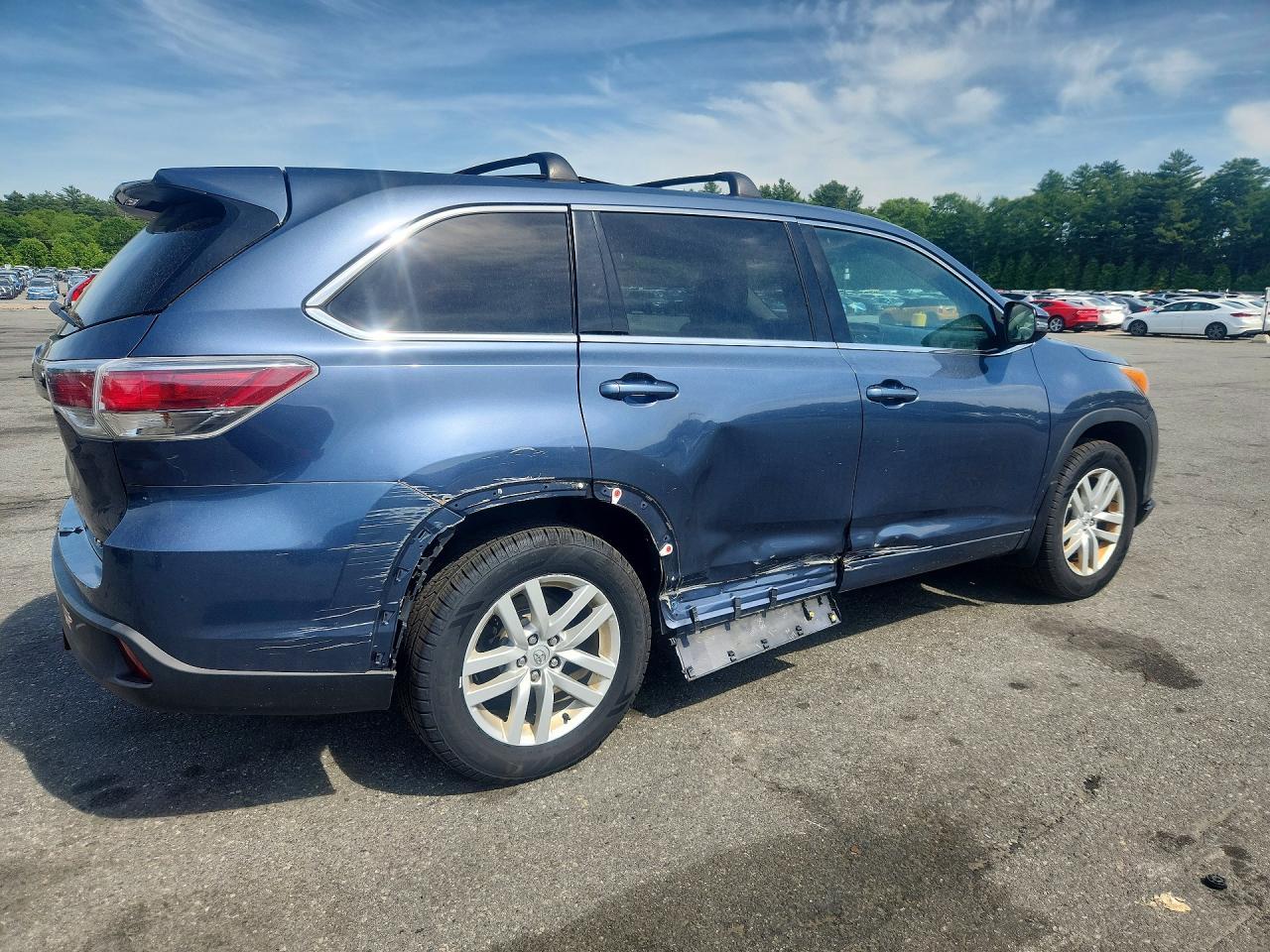 2014 Toyota Highlander Le - zdjęcie 3