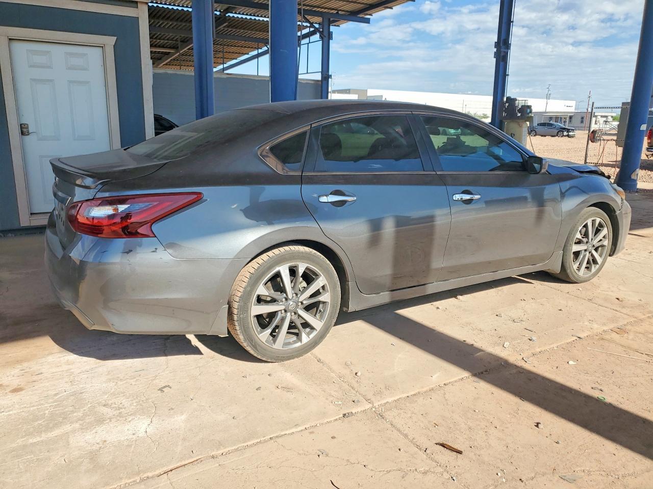 2017 Nissan Altima 2.5 Sr - zdjęcie 3