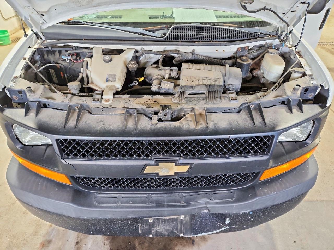 2016 Chevrolet 2500 Expre - zdjęcie 12