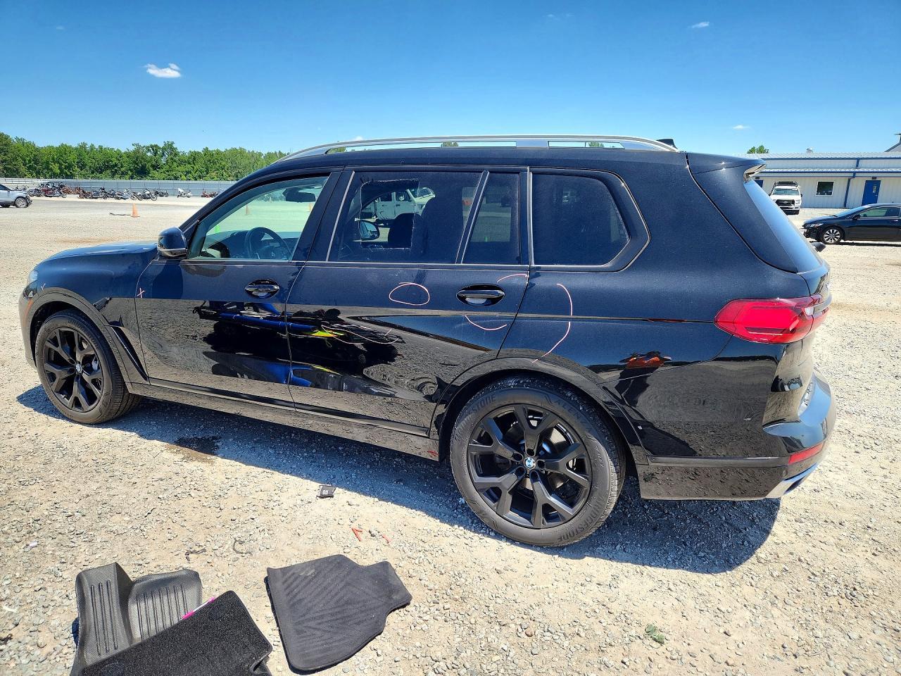 2021 BMW X7 xDrive40I - zdjęcie 2