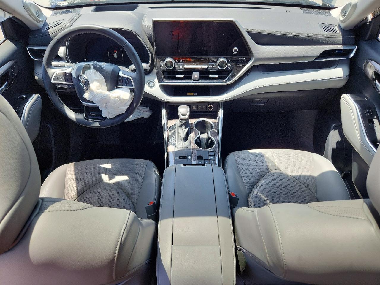 2024 Toyota Highlander Platinum - zdjęcie 8