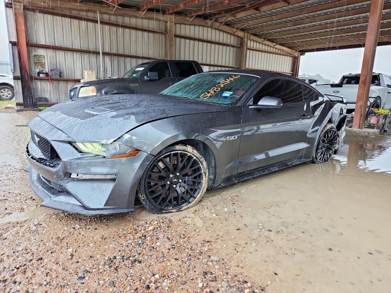 2020 Ford Mustang Gt - zdjęcie główne