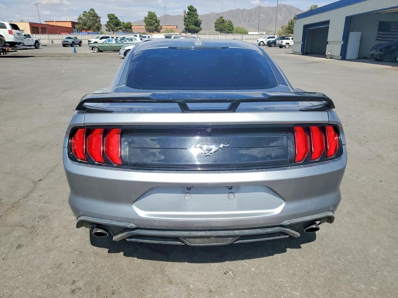 2022 Ford Mustang - zdjęcie 6