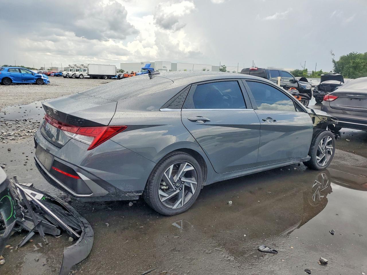 2025 Hyundai Elantra Limited - zdjęcie 3