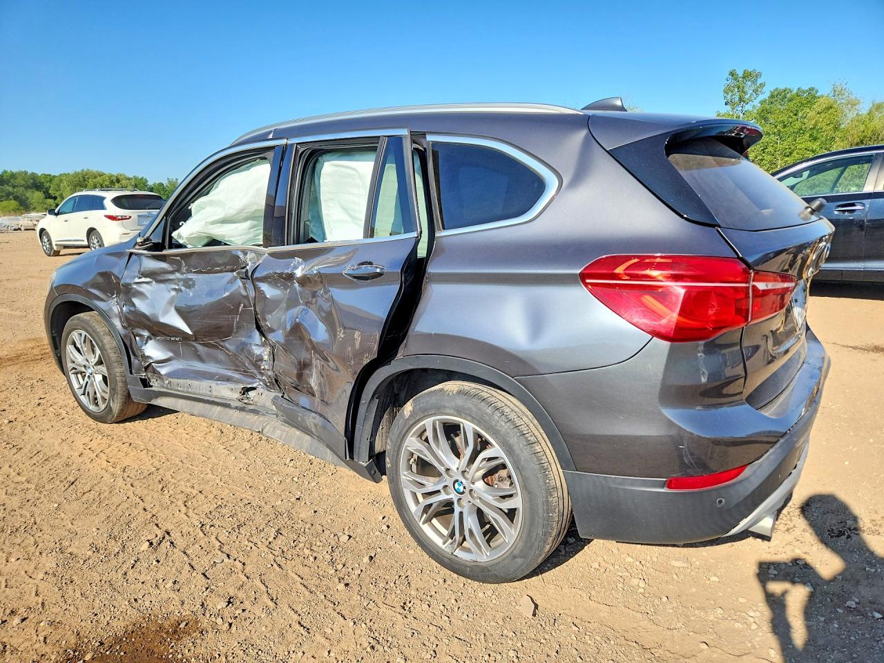 2017 BMW X1 xDrive28I - zdjęcie 2