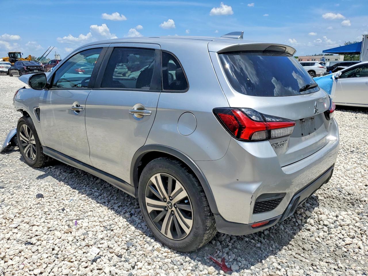 2020 Mitsubishi Outlander Sport Es - zdjęcie 2