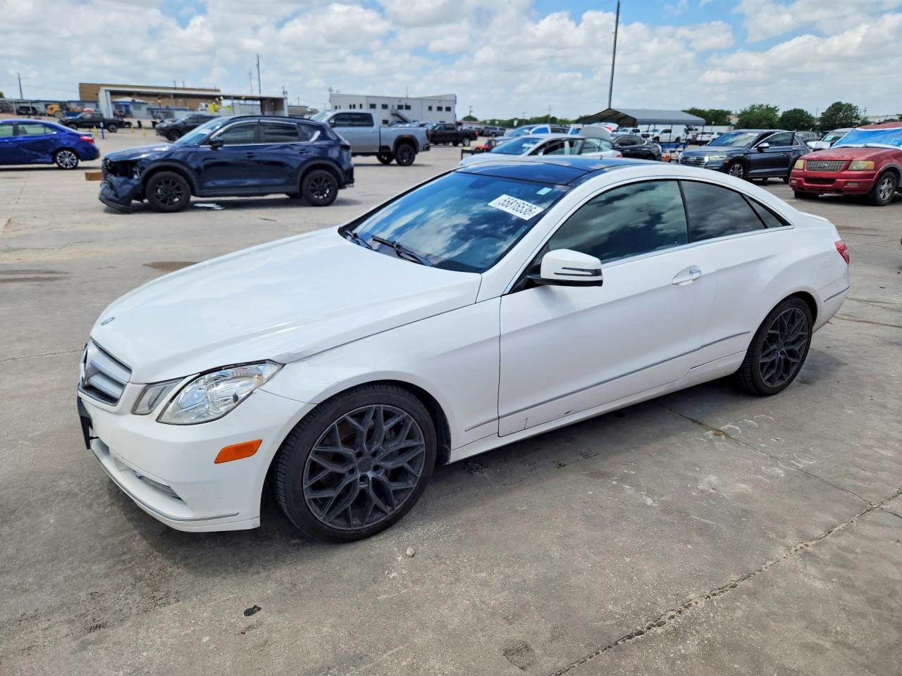 2013 Mercedes-Benz E 350 - zdjęcie główne
