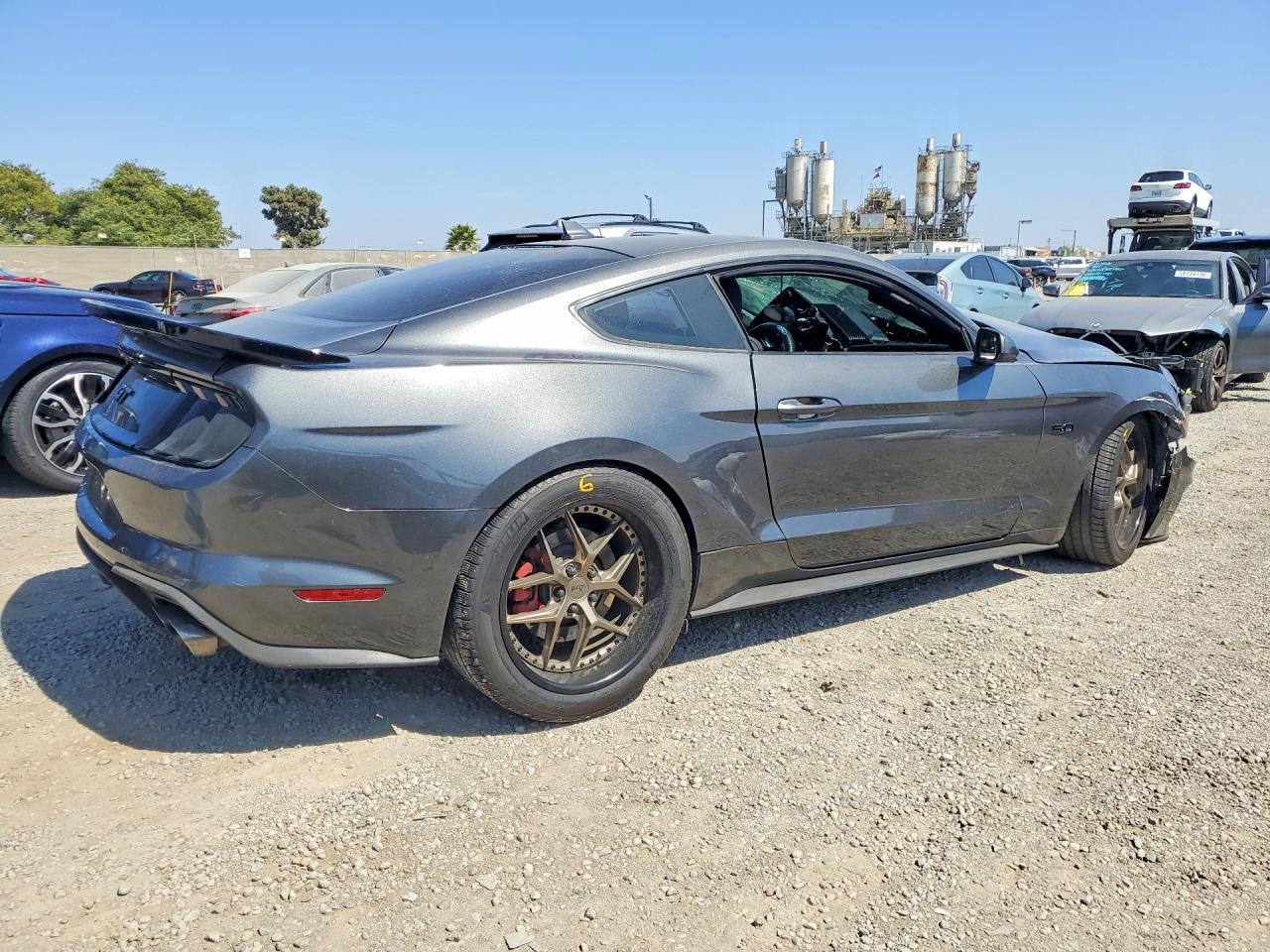 2020 Ford Mustang Gt - zdjęcie 3