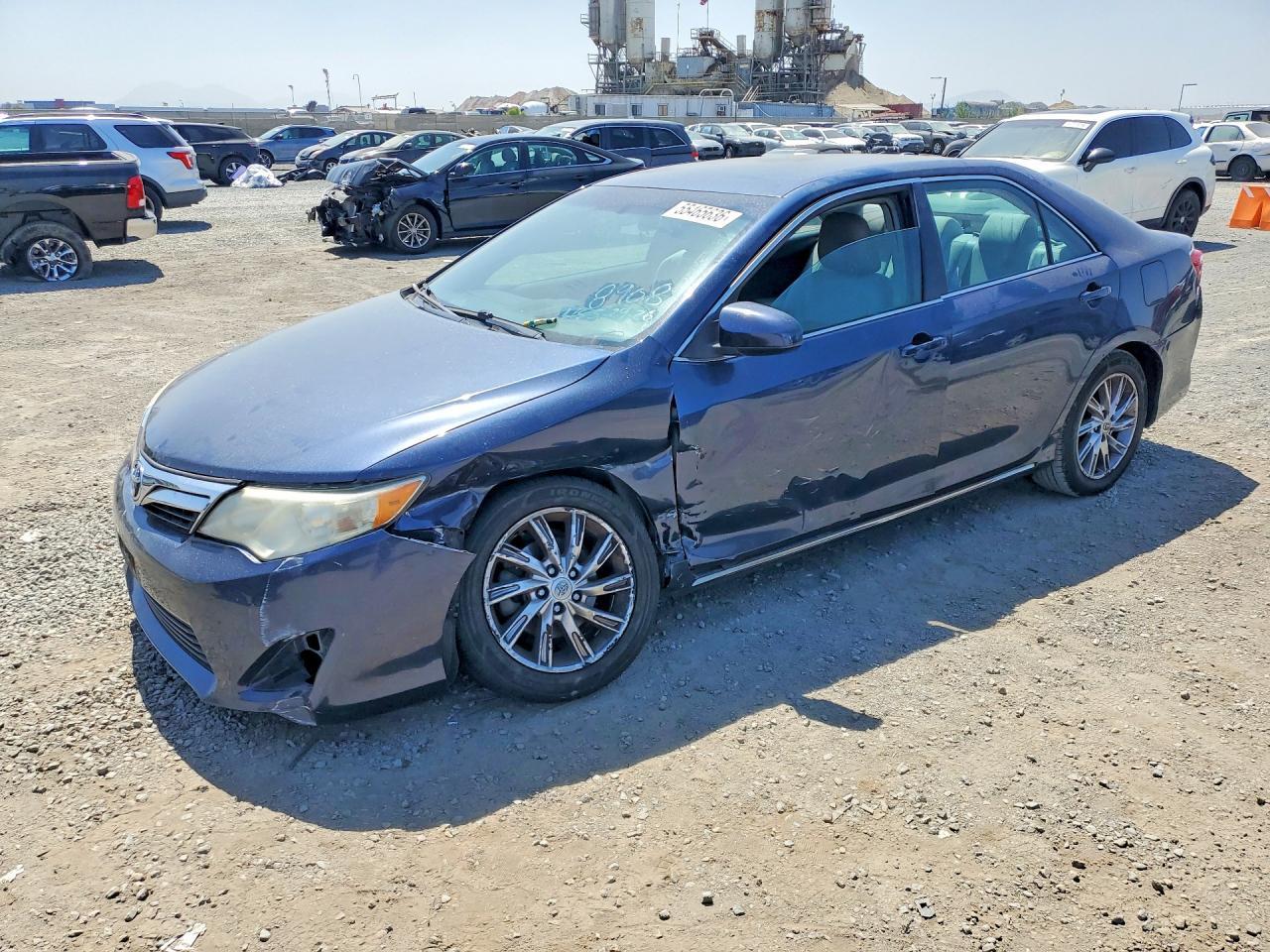 2014 Toyota Camry Le - zdjęcie główne