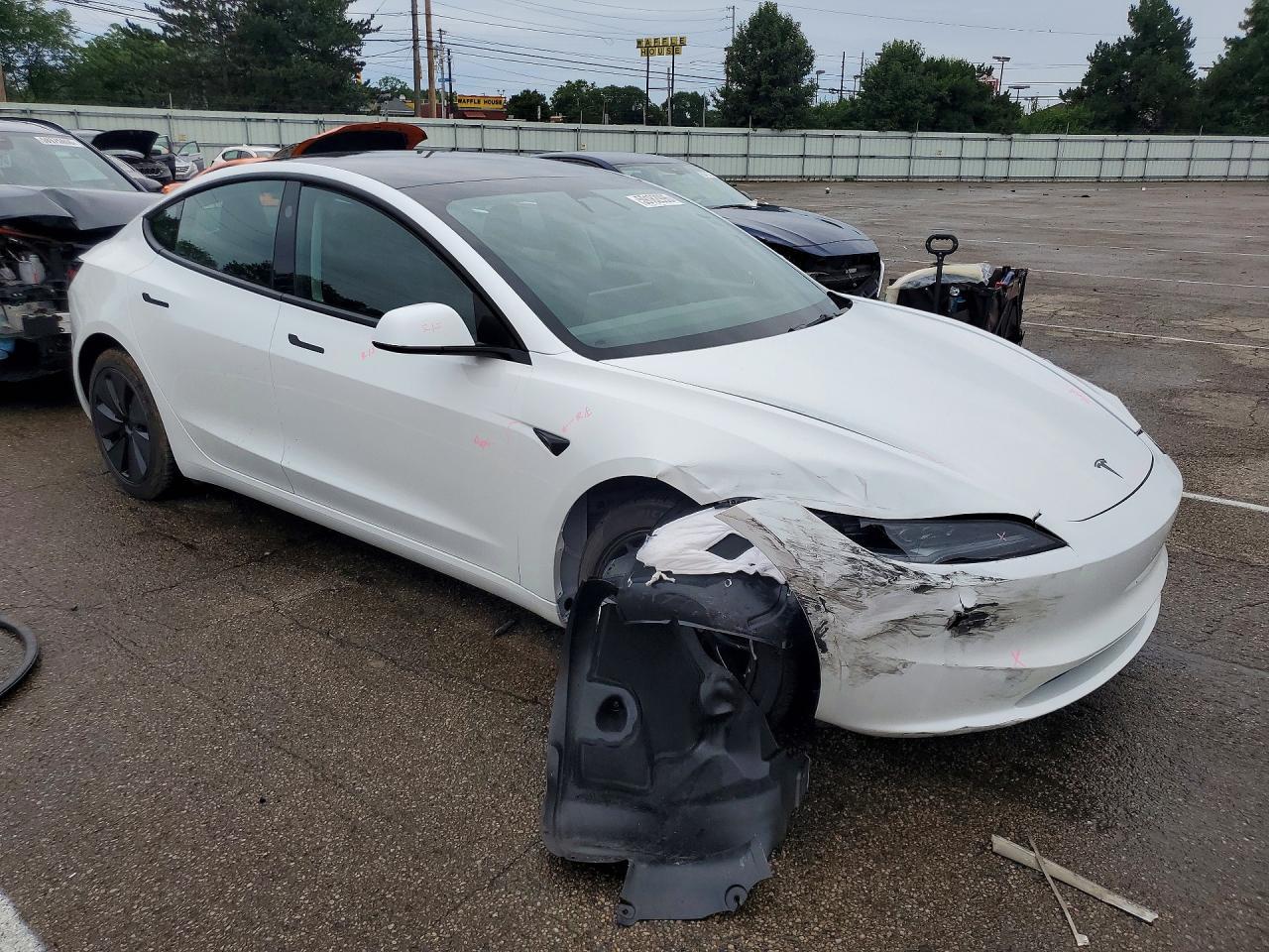 2026 Tesla Model 3 - zdjęcie 4
