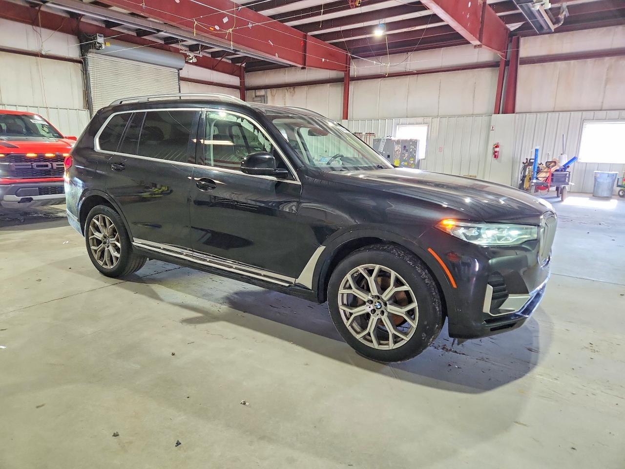 2021 BMW X7 xDrive40I - zdjęcie 4