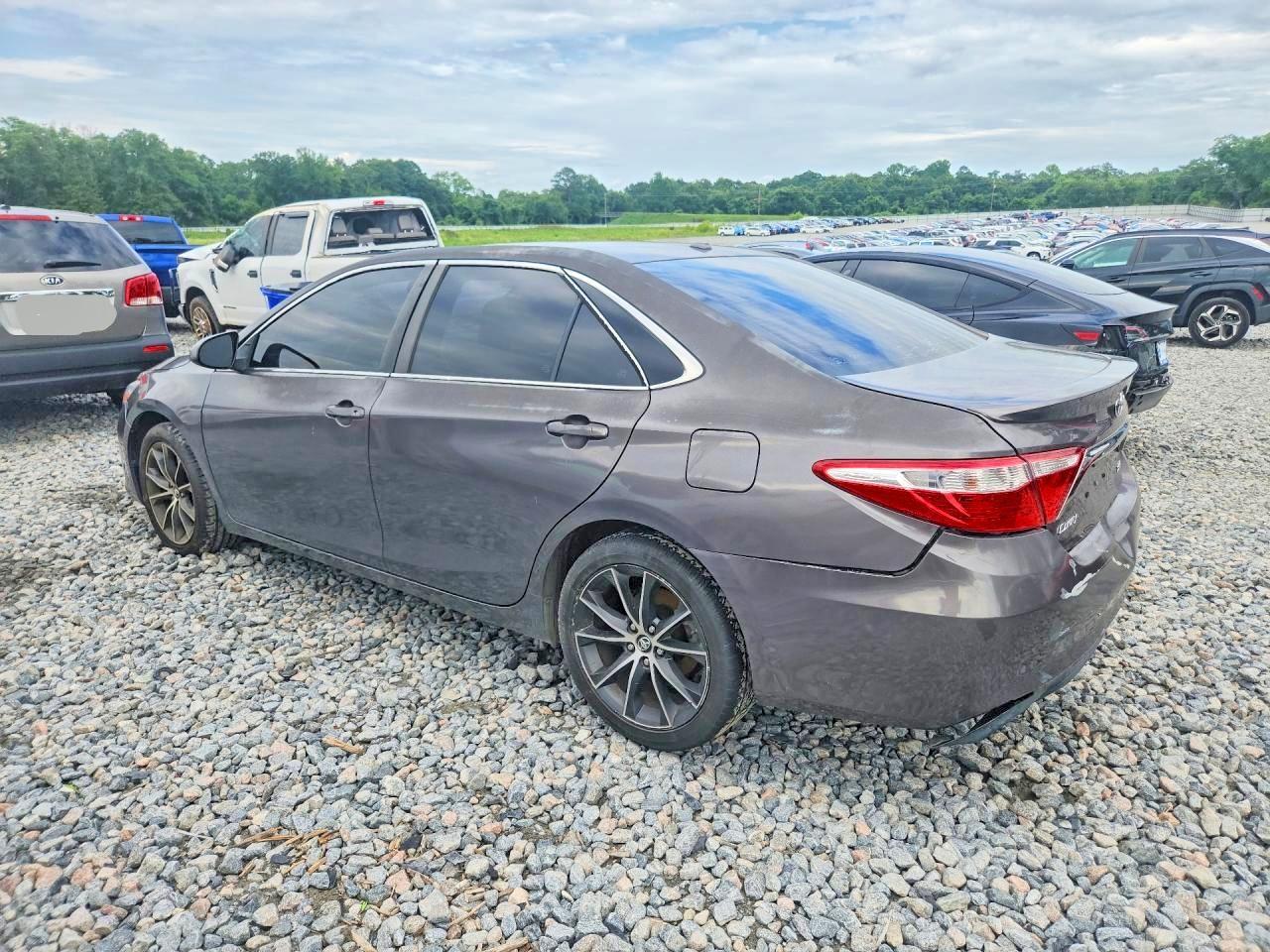 2017 Toyota Camry Xse - zdjęcie 2