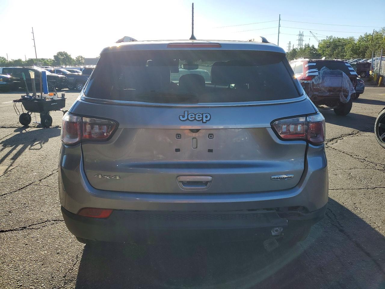 2018 Jeep Compass Latitude - zdjęcie 6