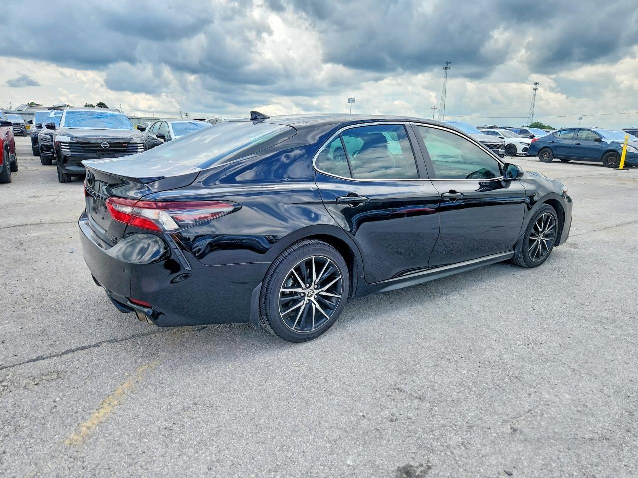 2024 Toyota Camry Se - zdjęcie 3