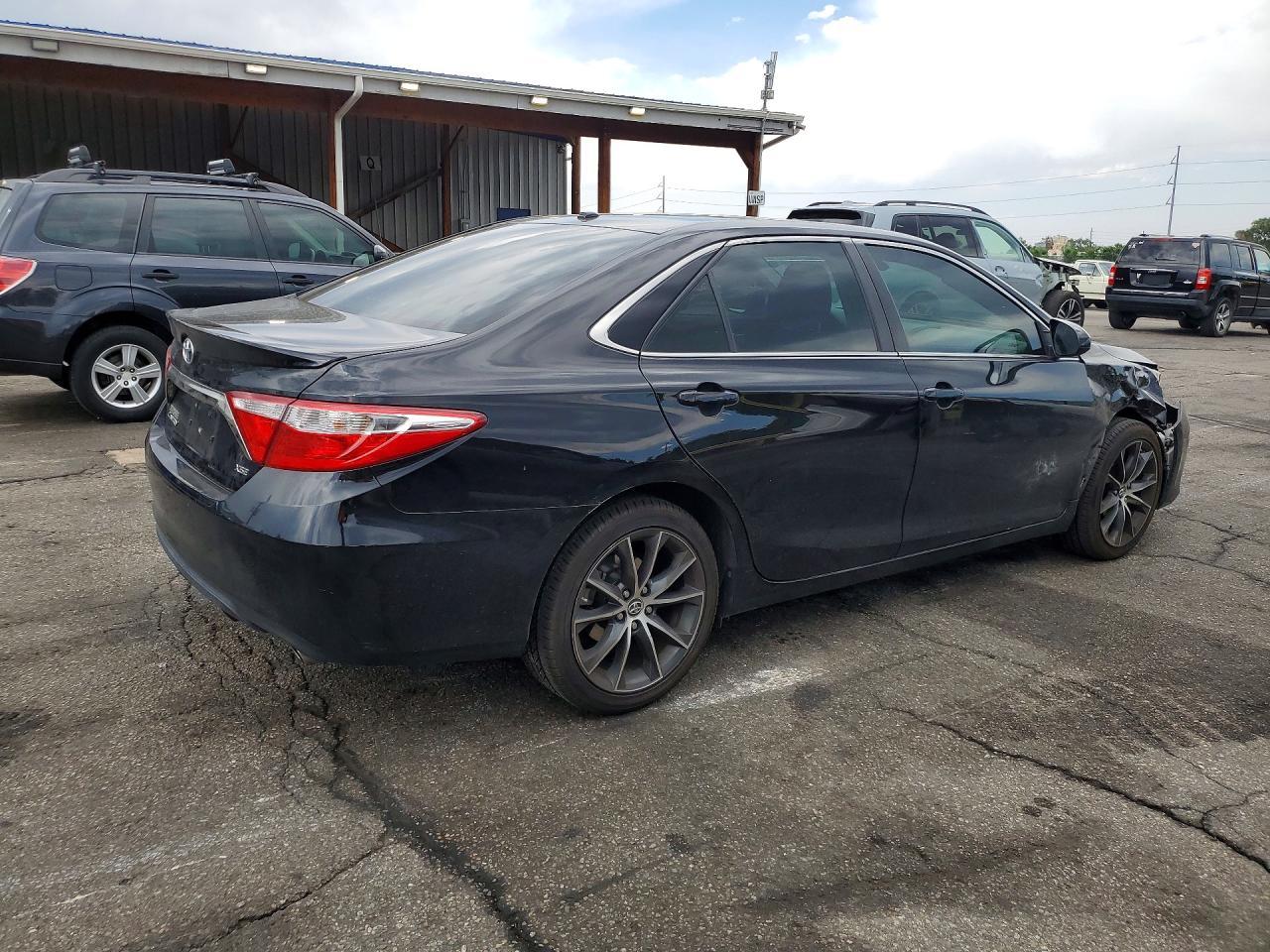 2016 Toyota Camry Xse - zdjęcie 3