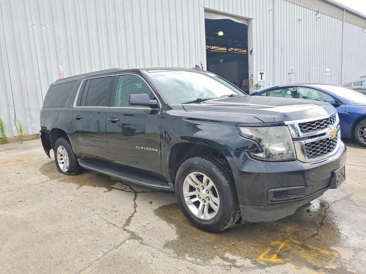 2017 Chevrolet Suburban K1500 Lt - zdjęcie 4