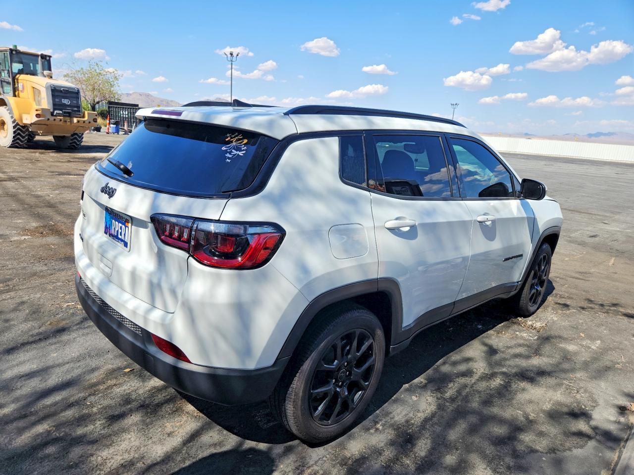 2025 Jeep Compass Latitude - zdjęcie 3
