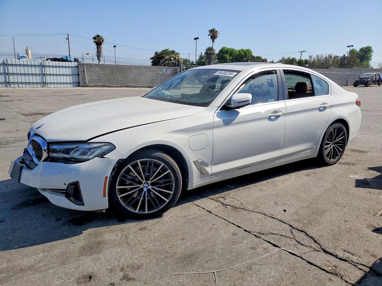 2021 BMW 530E - zdjęcie główne