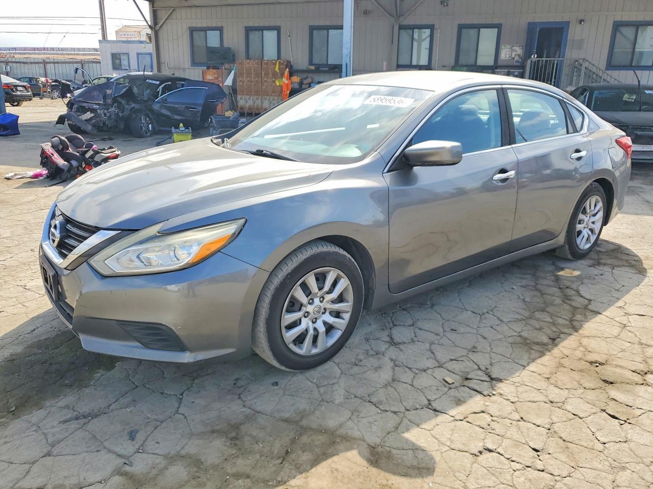 2016 Nissan Altima 2.5 S - zdjęcie główne