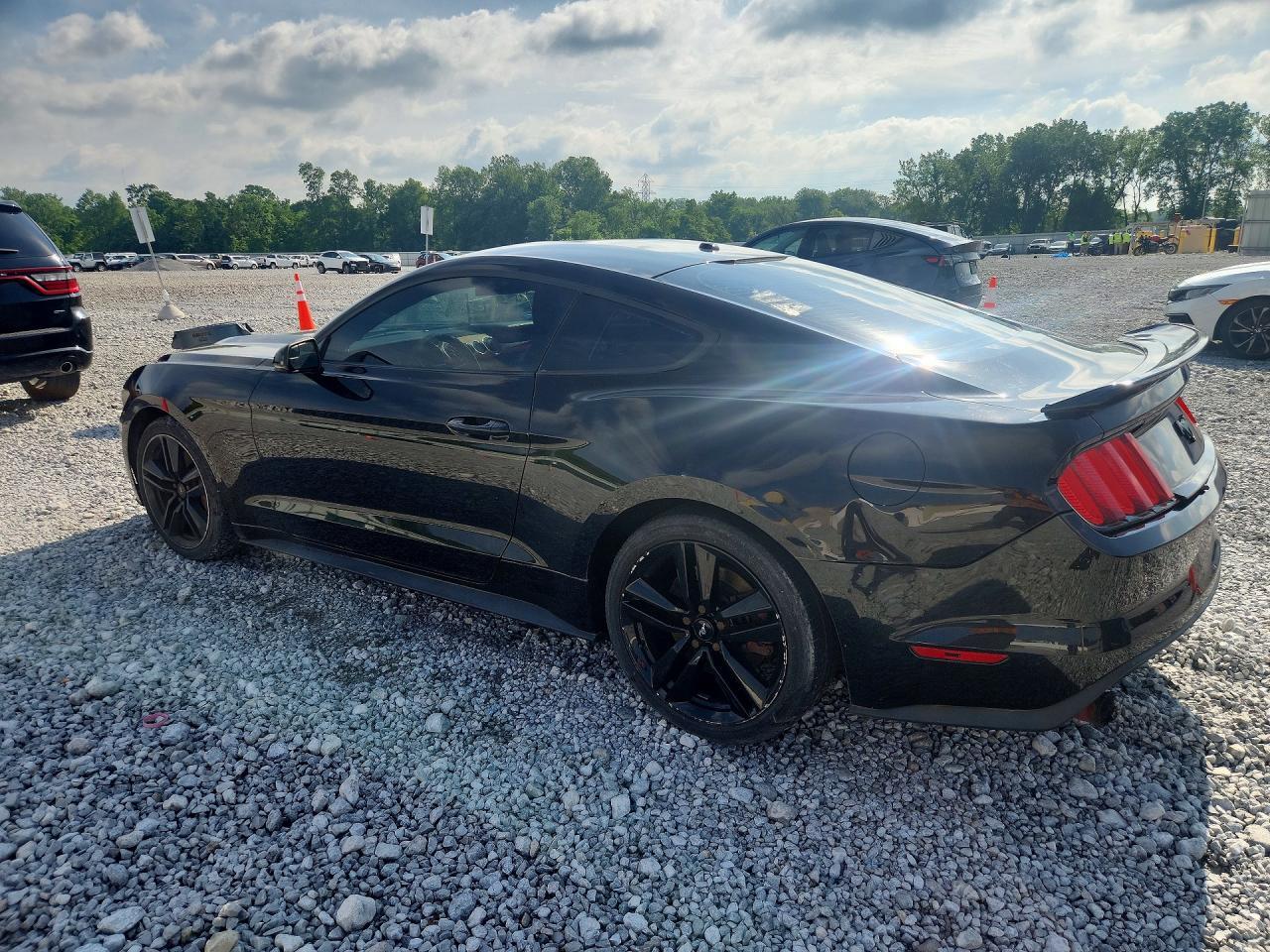 2016 Ford Mustang - zdjęcie 2