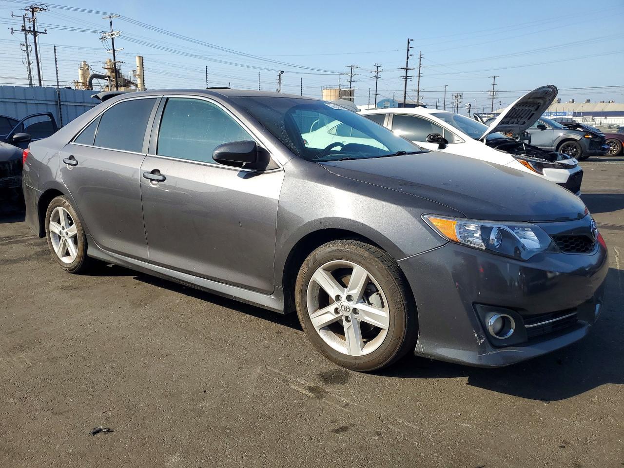 2014 Toyota Camry Se - zdjęcie 4