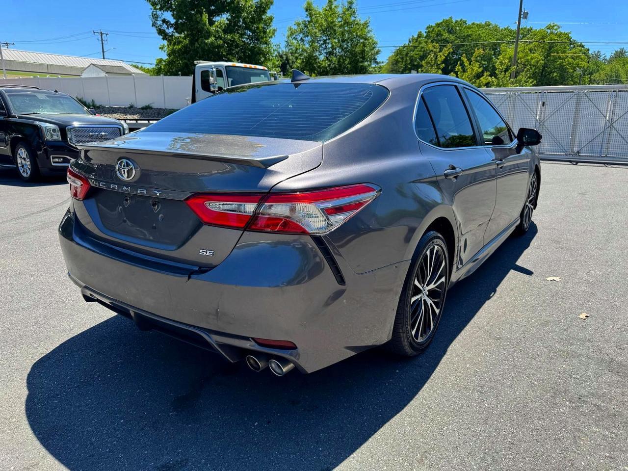 2019 Toyota Camry Se - zdjęcie 3