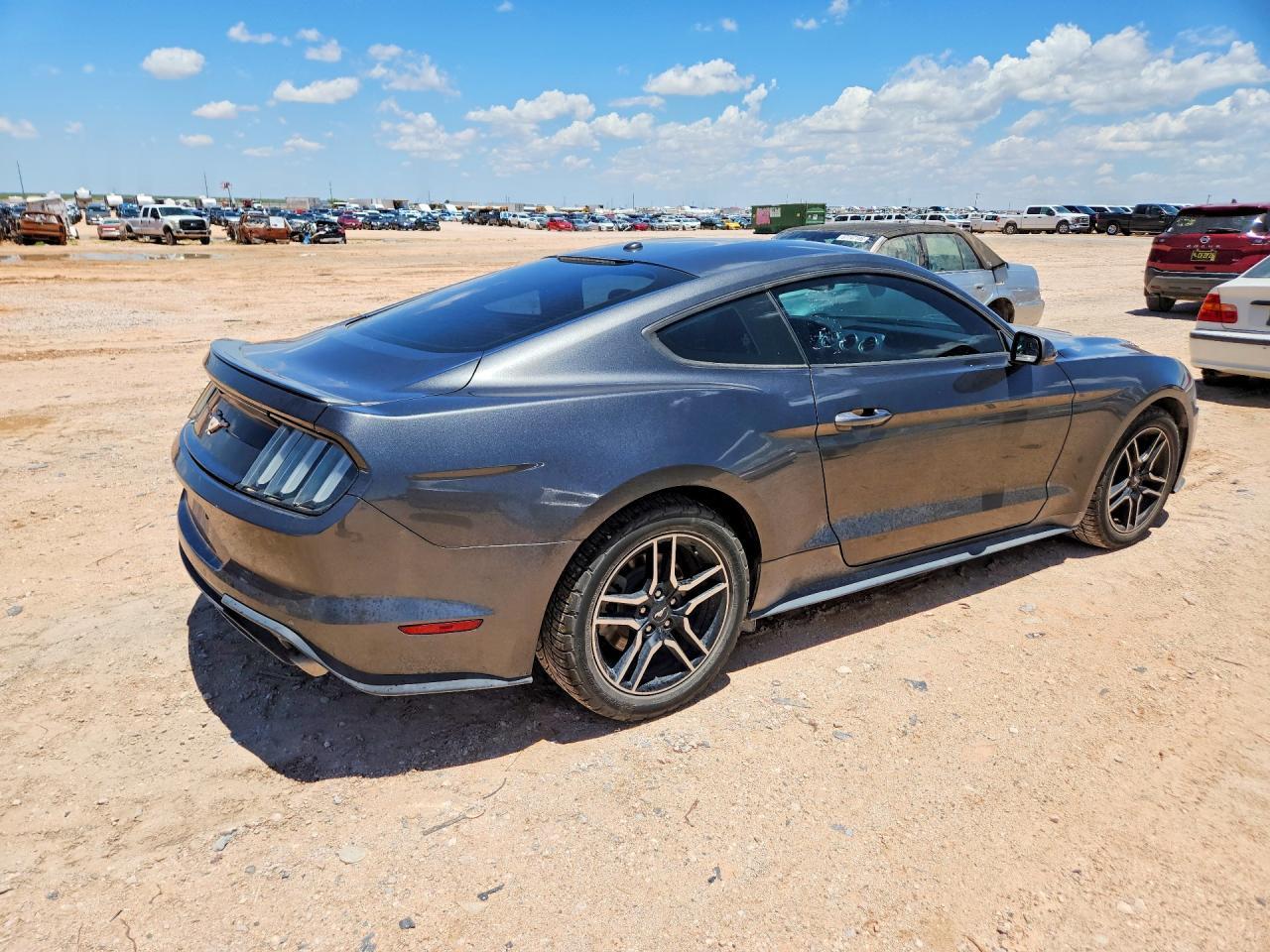 2019 Ford Mustang - zdjęcie 3