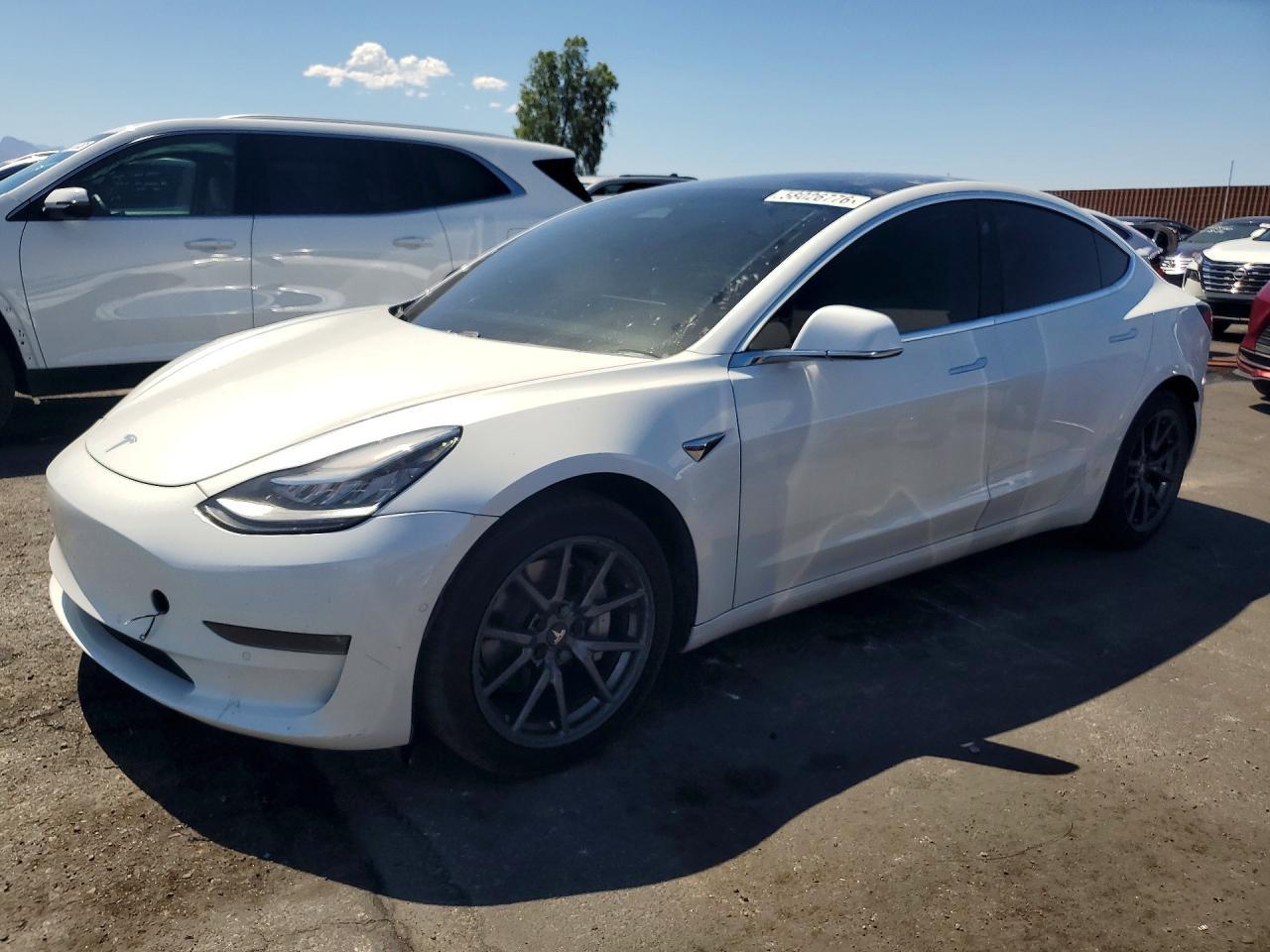 2020 Tesla Model 3 - zdjęcie główne