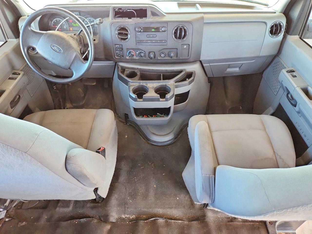 2013 Ford Econoline E350 Super Duty Wagon - zdjęcie 8